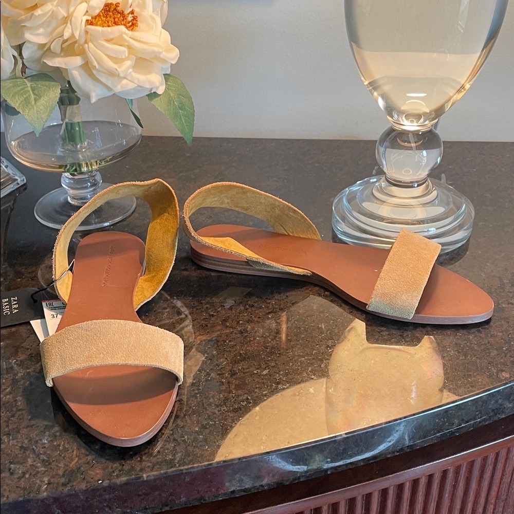 ZARA BASIC COLLECTION Tan Suede Flat Sandals Size 37/6.5 💥🆕💥 - Picture 2 of 10